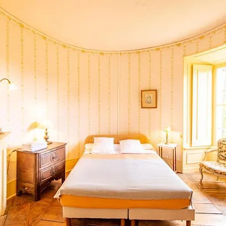 Château De Sédaiges Bed and breakfast