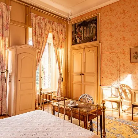 Château De Sédaiges Bed and breakfast